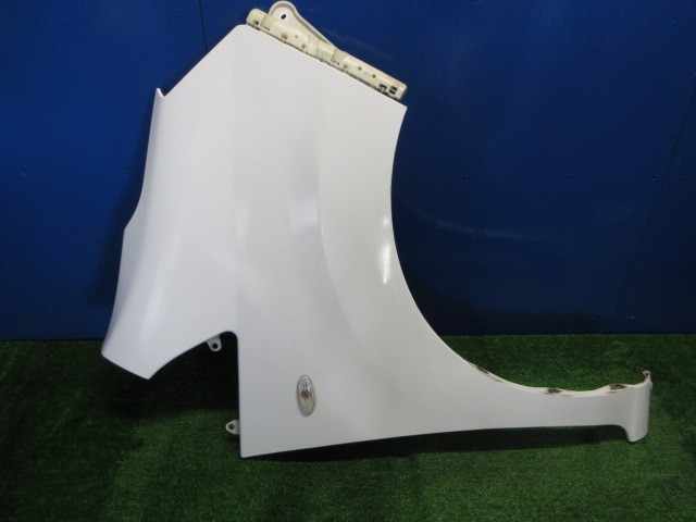 【中古】中古部品 デリカ BVM20 右ﾌﾛﾝﾄﾌｪﾝﾀﾞｰ 【3310270100-000014813010600】｜e-cleマート