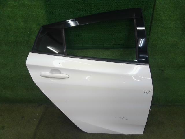 【中古】中古部品 プリウス ZVW50 右ﾘｱﾄﾞｱ 【3310540000-000025184913300】