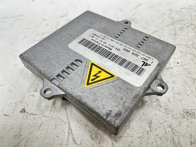 【中古】中古部品 アウディ TT 8NAPXF ライトコントロールユニット 【3310070100-000090769610810】