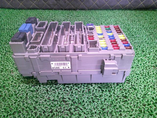 【中古】中古部品 ステップワゴン RK1 ﾋｭｰｽﾞﾎﾞｯｸｽ 【3330660100-000025302967800】