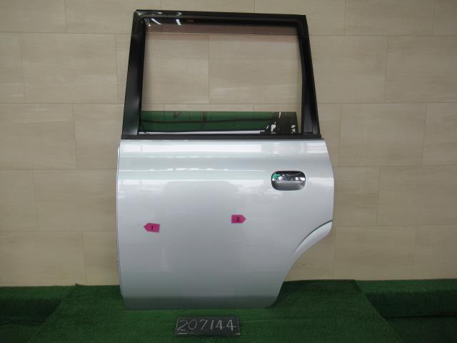 【中古】中古部品 タント L350S 左ﾘｱﾄﾞｱ 【3310120100-250607000813400】