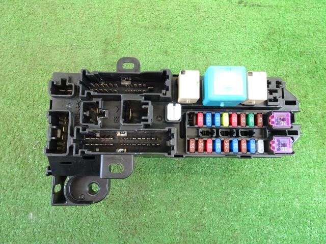 【中古】中古部品 ピクシススペース L585A ﾋｭｰｽﾞﾎﾞｯｸｽ 【3330640100-250604000267800】