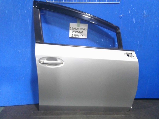 【中古】中古部品 プリウスα ZVW41W 右ﾌﾛﾝﾄﾄﾞｱ 【3310220100-250526000313100】