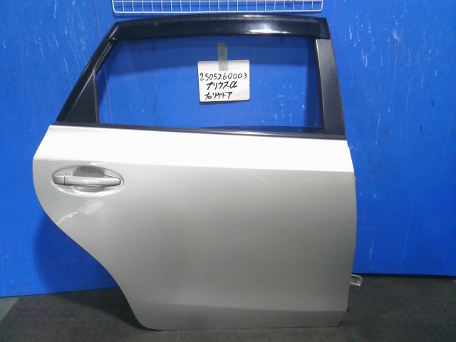 【中古】中古部品 プリウスα ZVW41W 右ﾘｱﾄﾞｱ 【3310220100-250526000313300】