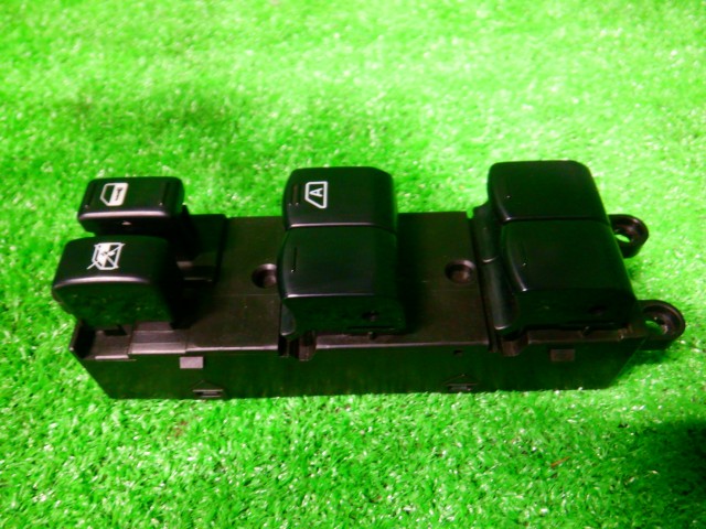 【中古】中古部品 インプレッサ GG2 ﾊﾟﾜｰｳｲﾝﾄﾞｳｽｲｯﾁ 【3340140100-000025149661900】
