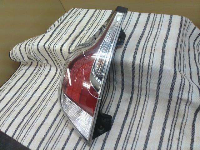 【中古】中古部品 アクア NHP10 左テールランプ 【3310540000-000025200415600】|e-cleマート