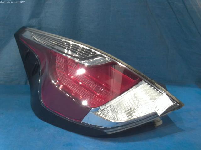【中古】中古部品 アクア NHP10 左ﾃｰﾙﾗﾝﾌﾟ 【3310160100-000004452415600】 17,248円