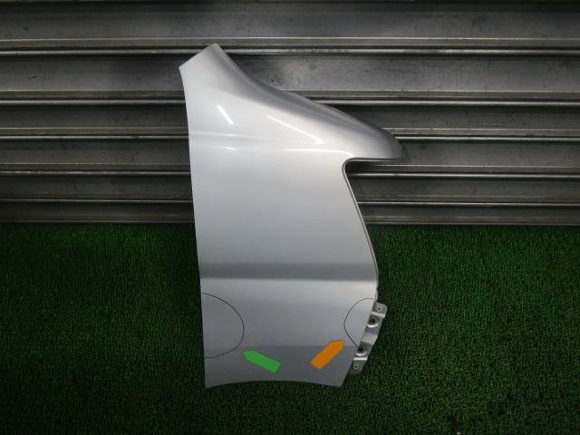 【中古】中古部品 ハイゼット S320V 右ﾌﾛﾝﾄﾌｪﾝﾀﾞｰ 【3330540100-250318002510600】