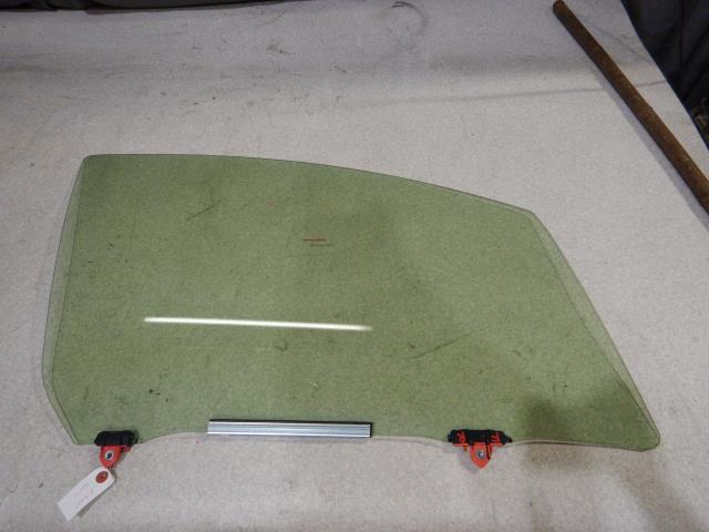 【中古】中古部品 ヴィッツ KSP130 右ﾌﾛﾝﾄﾄﾞｱｶﾞﾗｽ 【3330810100-250611000113130】