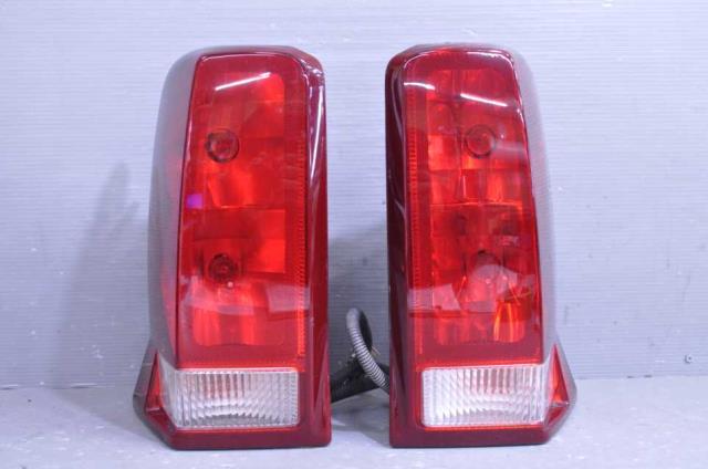 【中古】中古部品 キャデラック エスカレード 右ﾃｰﾙﾗﾝﾌﾟ 【3310580000-250611000515500】
