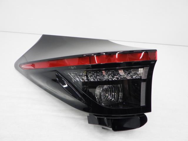 【中古】再生部品 ヤリスクロス MXPJ10 左ﾃｰﾙﾗﾝﾌﾟ 【3380010000-250612501015600】