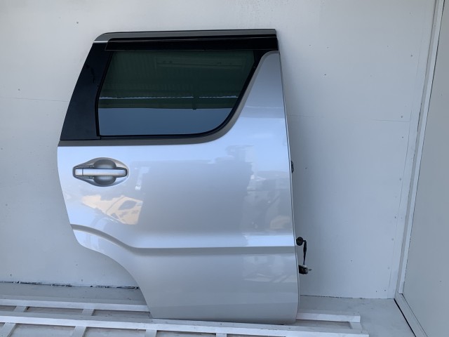【中古】中古部品 ワゴンＲ MH85S 右ﾘｱﾄﾞｱ 【3330450100-250528000113300】