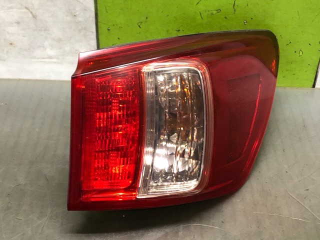 【中古】中古部品 レクサス IS GSE20 右ﾃｰﾙﾗﾝﾌﾟ 【3330530100-000005400415500】