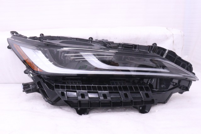 【中古】中古部品 ハリアー MXUA80 右ﾍｯﾄﾞﾗﾝﾌﾟ 【3260520000-250617500710800】