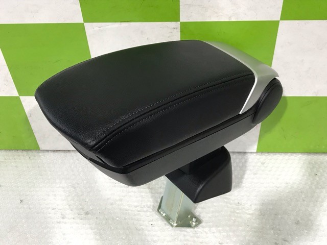 【中古】中古部品 フィット GK5 ｱｰﾑﾚｽﾄ 【3330530100-000005402170460】