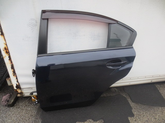 【中古】中古部品 インプレッサ GJ6 左ﾘｱﾄﾞｱ 【3340240100-202500005313400】