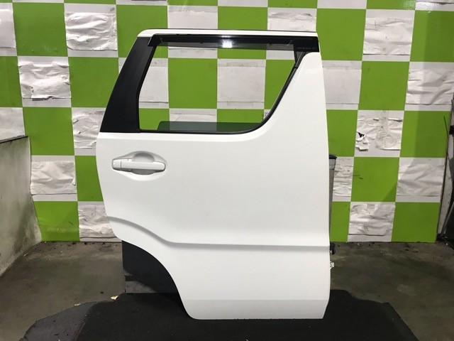 【中古】中古部品 ワゴンＲ MH35S 右ﾘｱﾄﾞｱ 【3330530100-000005403513300】