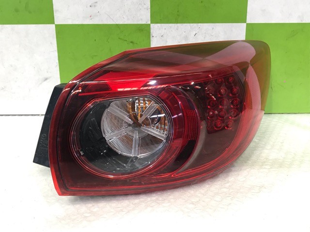 【中古】中古部品 アクセラ BM2FS 右テールランプ 【3330530100-000005403615500】