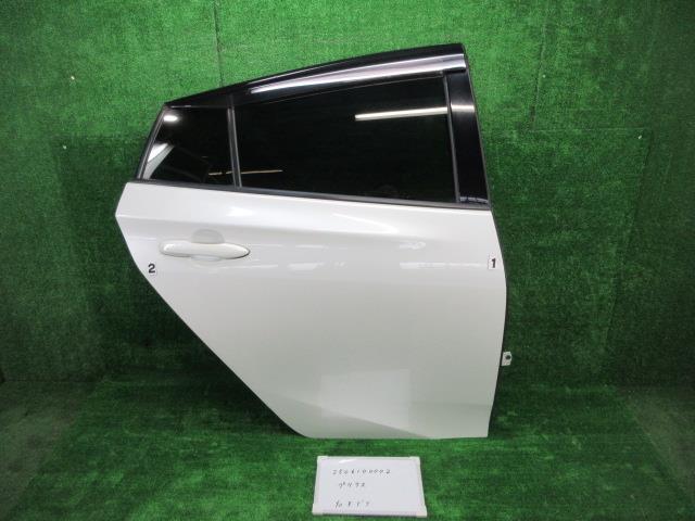 【中古】中古部品 プリウス ZVW50 右ﾘｱﾄﾞｱ 【3330991000-250610000213300】