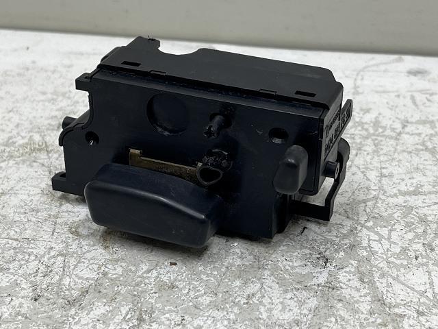 【中古】中古部品 ベンツ Eクラス 124092 電動ﾊﾟﾜｰｼｰﾄｽｲｯﾁ 【3310070100-000090741562100】