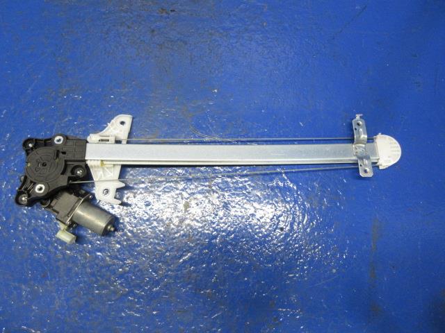 【中古】中古部品 ワゴンＲ MH35S 左ﾘｱﾄﾞｱﾚｷﾞｭﾚｰﾀ･ﾓｰﾀｰ 【3310270100-000014851513420】