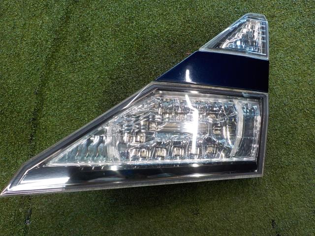 【中古】中古部品 ヴェルファイア ANH20W 右ﾃｰﾙﾗﾝﾌﾟ 【3260200000-250616000315501】