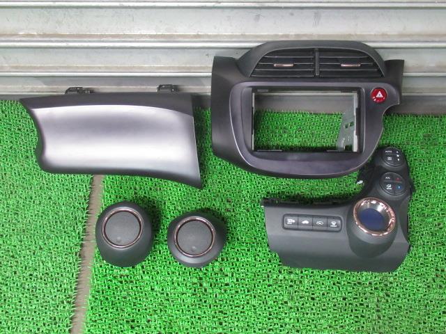 【中古】中古部品 フィット GP1 ｸﾗｽﾀｰﾊﾟﾈﾙ 【3330540100-250404000470220】 14,964円