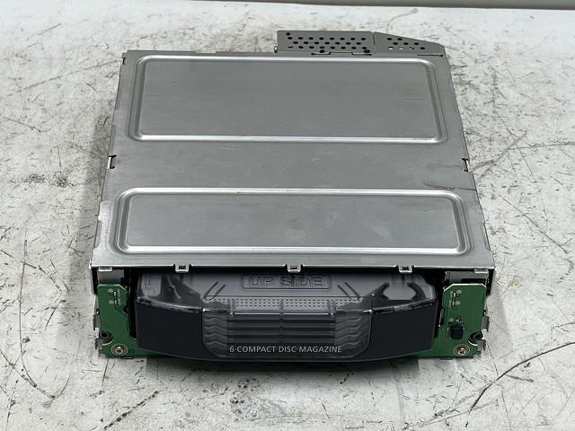 【中古】中古部品 BMW 6シリーズ EH48 CDﾁｪﾝｼﾞｬｰ 【3310070100-0000Y0769061250】 29,530円