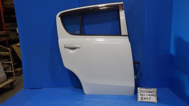【中古】中古部品 アルト HA35S 右ﾘｱﾄﾞｱ 【3330340100-250121000313300】