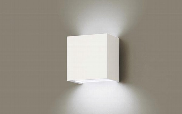 パナソニックフットライト　LBJ70071 楽天市場】パナソニック フットライト 明るさセンサ付 壁埋込型 電球色