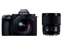 ★Panasonic / パナソニック LUMIX DC-S5M2W ダブルレンズキット【デジタル一眼カメラ】【送料無料】 135,435円
