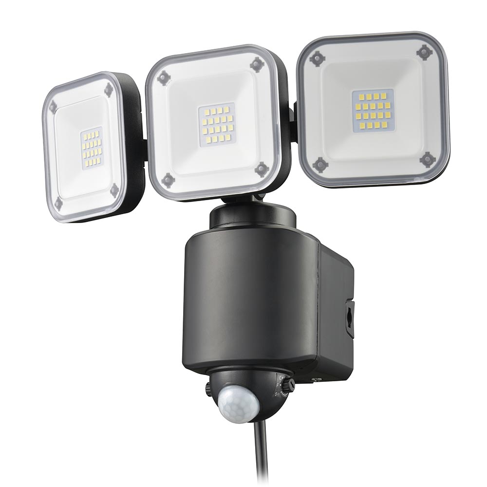 オーム電機　LS-A450W3　monban 防犯センサーライト 3灯コンセント式 4500ルーメン [品番]07-8810
