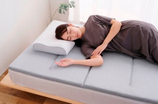 マットレス 寝具 IRIS OHYAMA アイリスオーヤマ エアロ正六面体 メッシュ出どころ 腰への厄介なものを助け出す 軽さ パウダーコンパクト納める 天然ゴムダンス楽隊2本付 6つ折り印字機 エアリーマットレス 真っただ中相応う印字機 シングル MARS-C6S