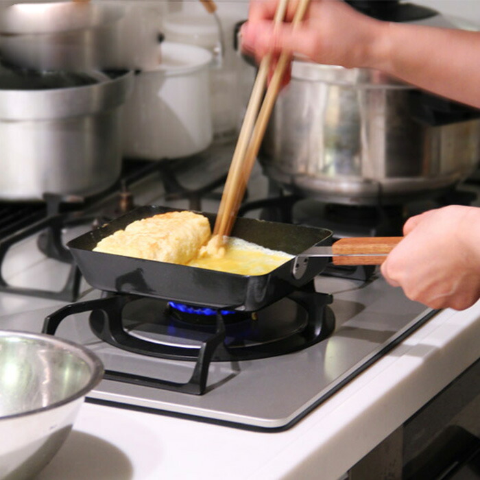 楽天市場】卵焼き フライパン ih 卵焼き器 玉子焼き たまご焼き ambai 玉子焼 丸 鉄 日本製 国産 玉子焼き器 小泉誠 18cm コンパクト  小型 ミニ 木柄 鉄フライパン 玉子焼きフライパン 玉子焼き機 エッグパン 直火 IH対応 お弁当 アンバイ 【ポイント5倍 送料無料 ...