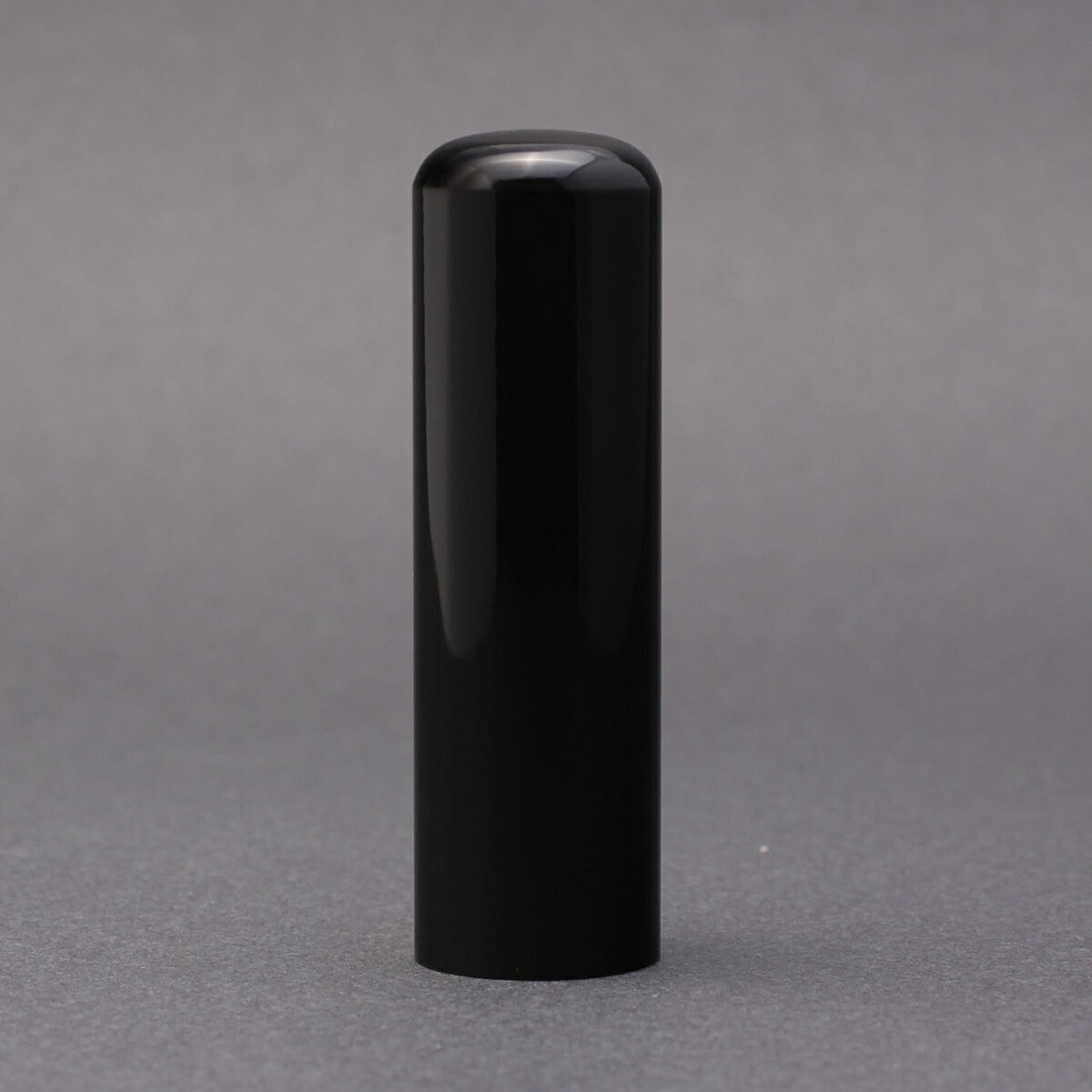 印鑑/銀行印/黒水牛(高級芯持)/印鑑サイズ・18mm/印鑑の側面のアタリ選択有/印鑑10年保証付/印鑑プレビュー無料/印鑑ケース別売/希少価値の高いハイクラス上彫り印鑑職人が創る美しい印影の完全手彫りのご印鑑☆印鑑 銀行印 送料無料 売れ筋☆