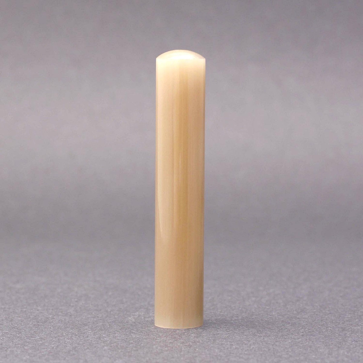 印鑑/実印/オランダ水牛純白・牛角白(高級芯持)/印鑑サイズ・10.5mm/印鑑の側面のアタリ選択有/印鑑10年保証付/印鑑プレビュー無料/印鑑ケース別売/トップクラスの匠-大周先生の美しい印影を匠の技で彫る超高級印鑑☆印鑑 銀行印 送料無料 売れ筋☆