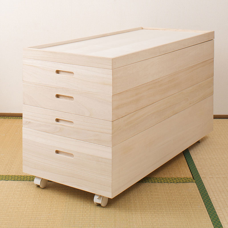 大切な衣装の保管に！幅95cm少し大きめの桐衣装ケース　4段タイプ　高さ55cm　（キャスター付）