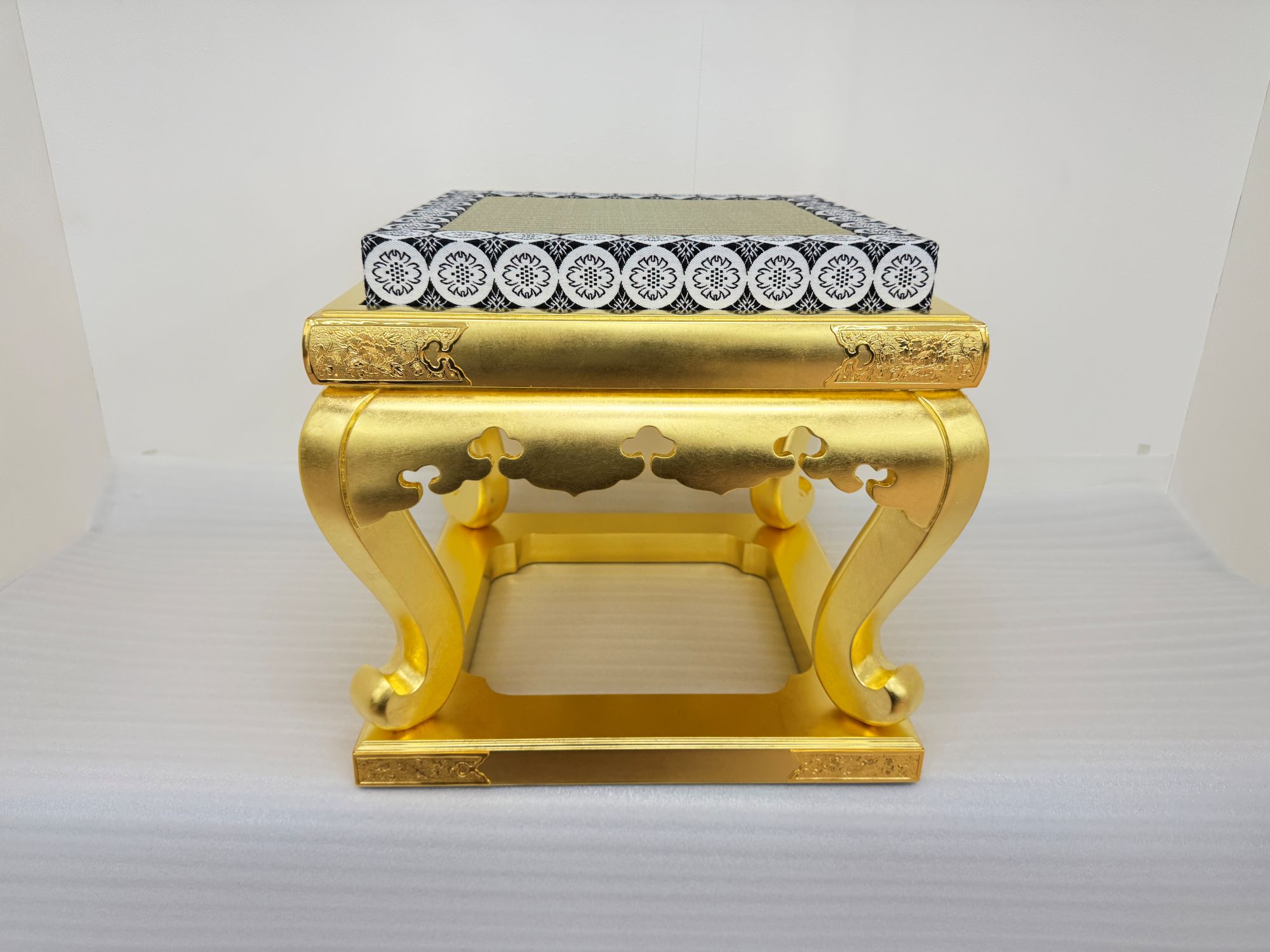 居敷き式礼盤 総金箔 お寺さま仏具