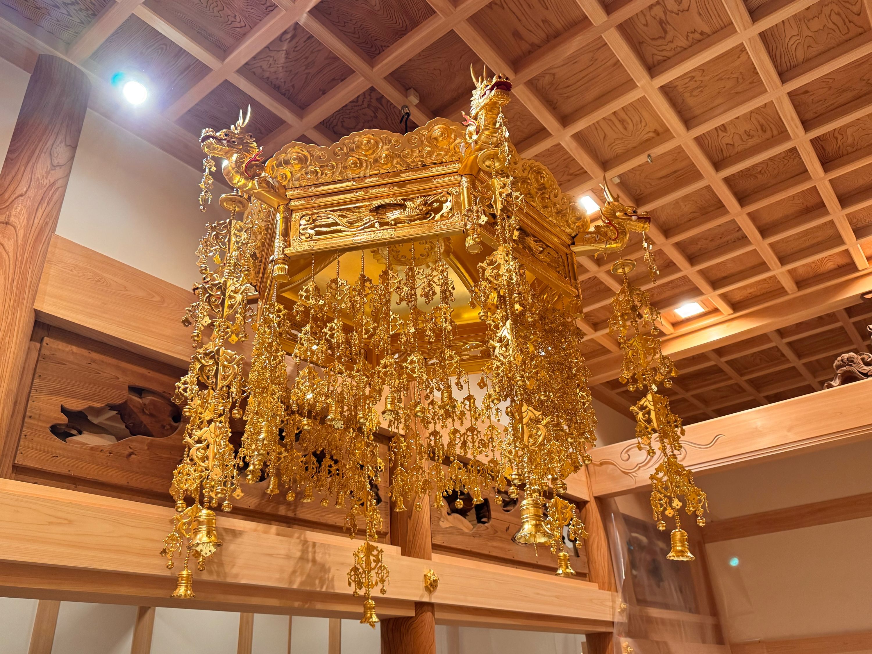 光背(3寸坐像用)#416 透し彫 奏楽飛天 宝塔◆白檀 木彫 仏像付属品 仏像 大日 白木 丸台 丸光背 2.5寸 | お仏壇のはせがわ公式通販