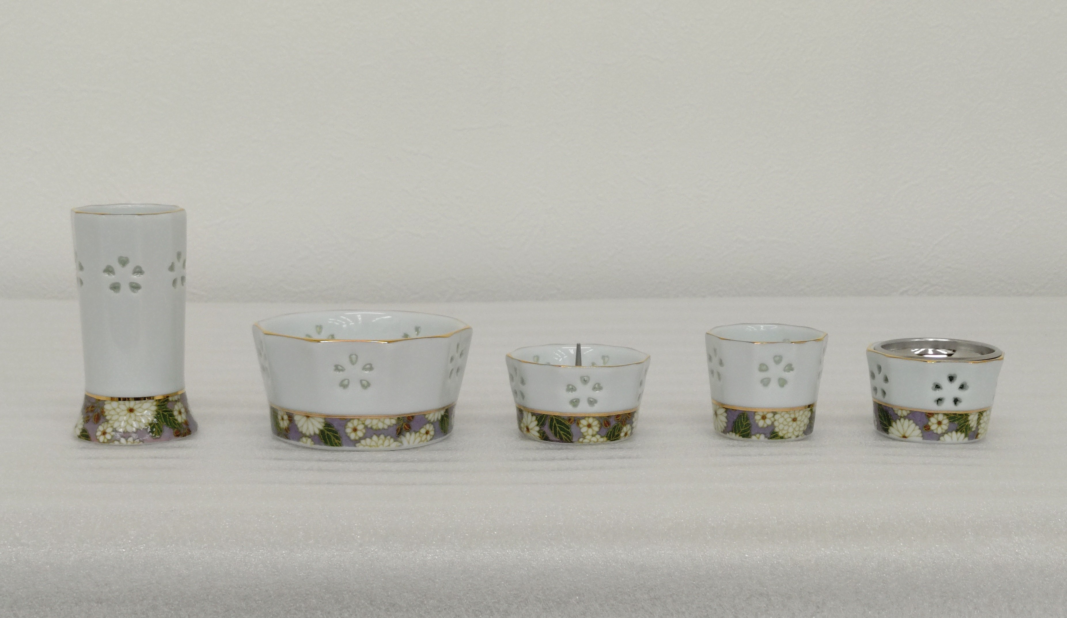 T・ｓモダン仏具　5点セット　菊の細道　有田焼　2.6寸｜仏具のKISHO　店
