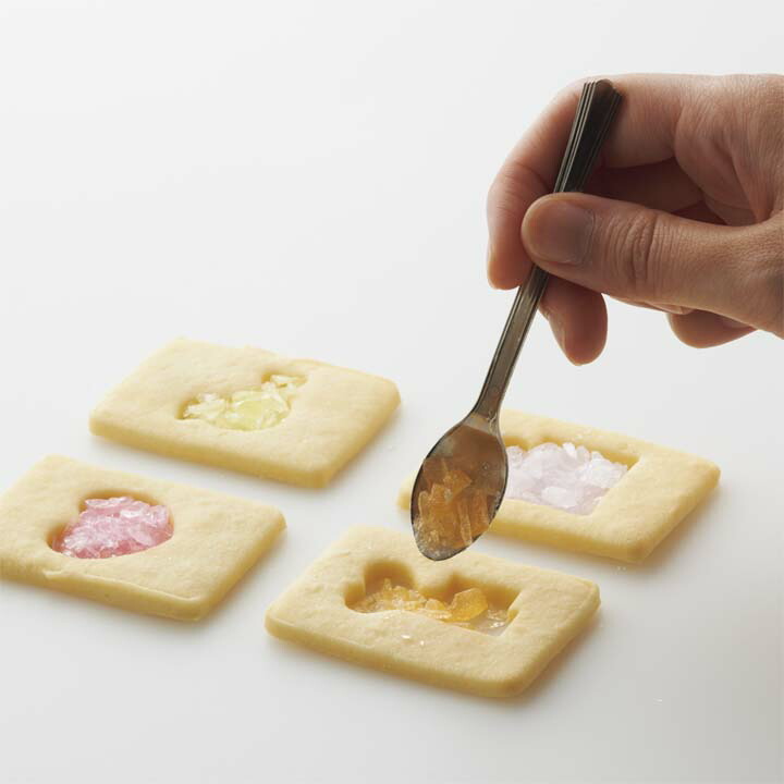 楽天市場 ハロウィン Halloween クッキー型 かわいい 楽しい ステンドグラスクッキー型 抜き型 貝印 クリスマス バレンタイン 簡単 クックパッド クッキー抜き型 型抜き お菓子作り 製菓用品 D キッチン 雑貨の店 ラクチーナ