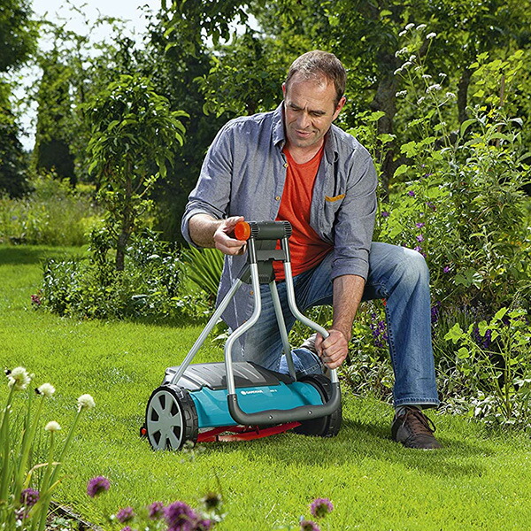 魅力的な価格 芝刈り機 手動 手押し式 40cm デフレクタ付き 4022 リール式芝刈り機 手動式芝刈り機 小型芝刈り機 ガルデナ Gardena Fucoa Cl 魅力的な価格 芝刈り機 手動 手押し式 40cm デフレクタ付き 4022 リール式芝刈り機 手動式芝刈り機 小型芝刈り機 ガルデナ Gardena Fucoa Cl