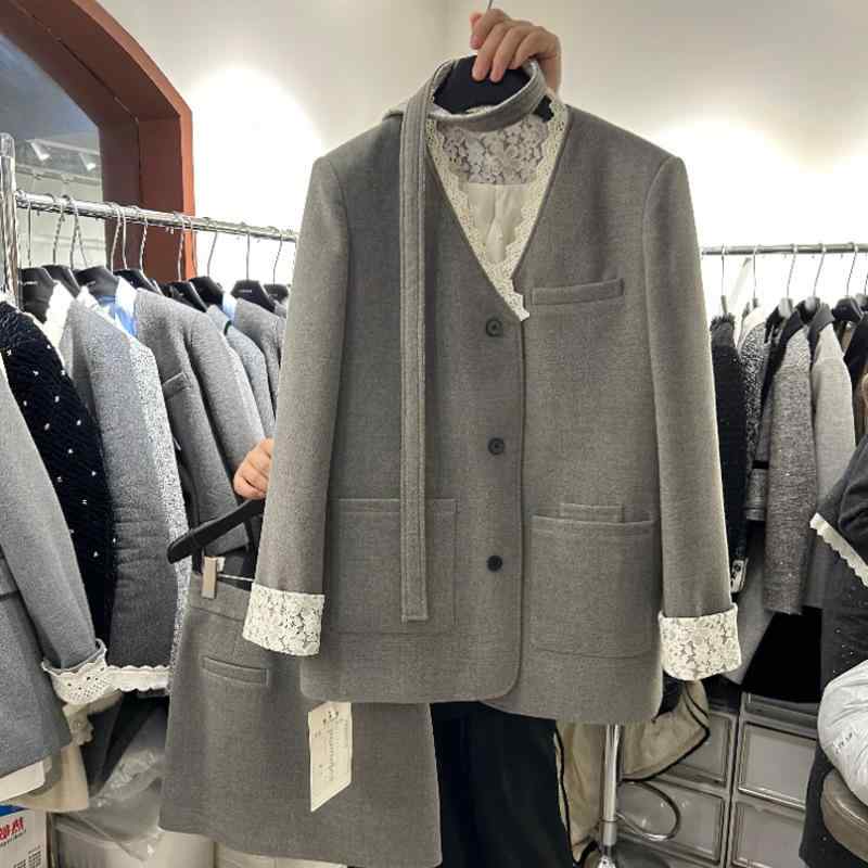 スーツ レディース 秋冬 セットアップ 2点セット 韓国風 デザイン ゆったり ダウン 中綿入り ジャケット スカート ミディアム丈 ポリエステル グレー 無地 チャイナ風