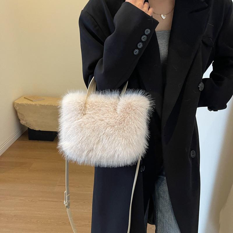 バッグ レディース 秋冬 ファーバッグ ハンドバッグ ショルダーバッグ 斜めがけ かわいい ふわふわ もこもこ 普段使い