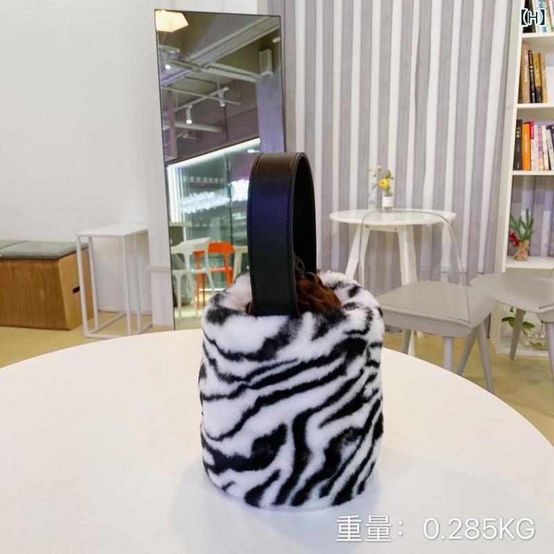 秋冬 レディース バケットバッグ 毛足 ふわふわ 手提 肩掛け 斜め掛け ソフト PU 素材 横型 方形 ドローストリング 開閉 スマホポケット 付き 単肩ストラップ 日常使い 復古 スタイル かき色 ブラック キャメル ヒョウ柄 パープル ブラウン 軽