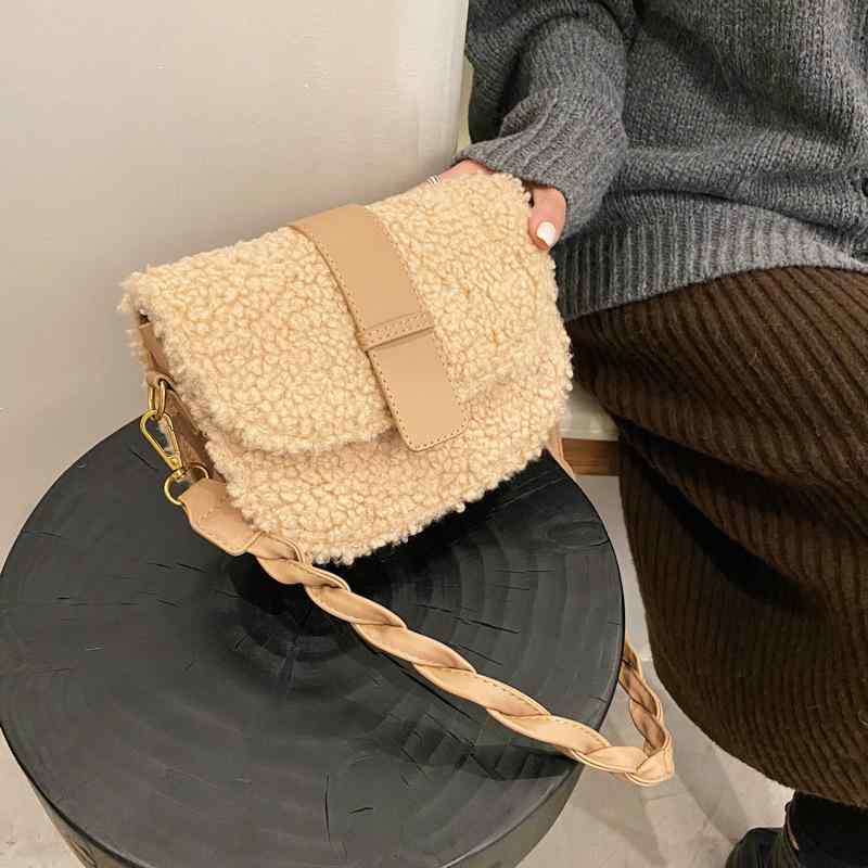 バッグ レディース ミニ もこもこ ショルダーバッグ 斜めがけ かわいい 秋冬 カバン 鞄 ファッション トレンド おしゃれ ポシェット スマホポーチ