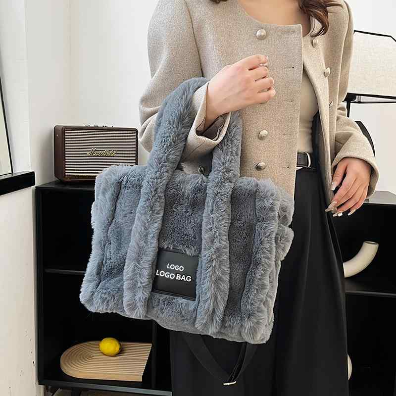 トートバッグ レディース 秋冬 カバン 大容量 斜めがけ 肩掛け 手提げ ファー ふわふわ もこもこ かわいい おしゃれ 裏地付き ポケット付き ベージュ グレー ブルー グリーン ピンク ブラック