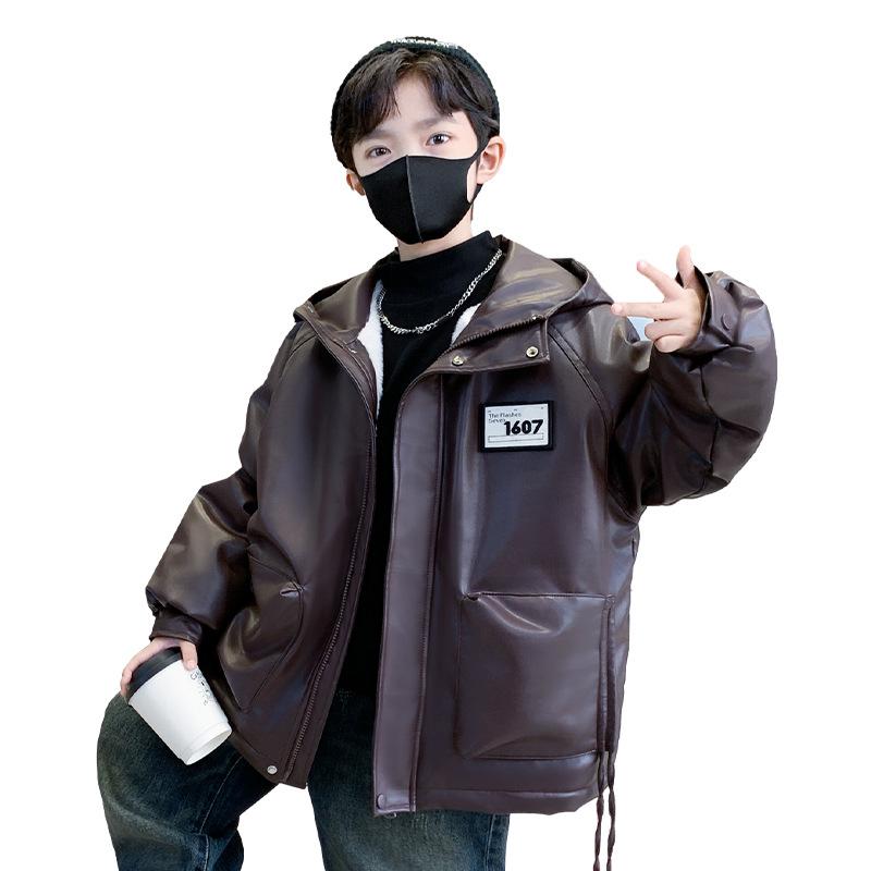 子供服 男の子 冬用 裏起毛 レザー ジャケット フード付き アウター 厚手 防寒 中学生 小学生 ボーイズ 通学着 普段着 韓国風 ポリエステル ブラック 黒色 ブラウン 茶色 120cm 130cm 140cm 150cm 160cm 170cm