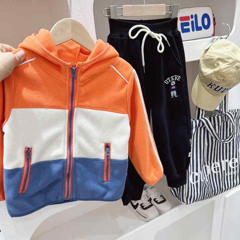 子供服 アウター 男の子 中綿入りジャケット フード付き 裏起毛 防寒 秋 冬 スポーツ 配色 普段使い
