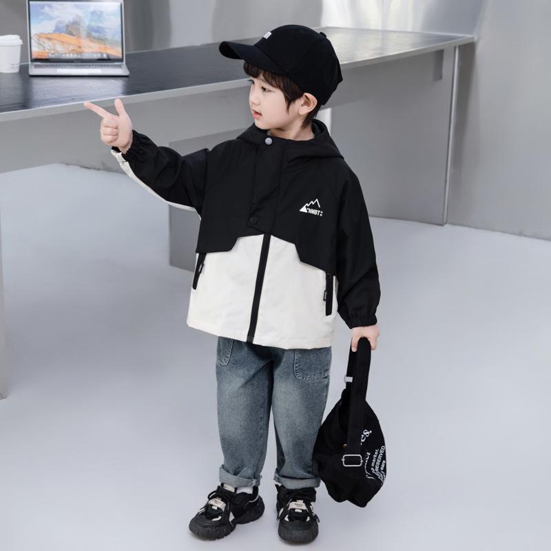 子供用 アウター ウィンドブレーカー 男の子 春秋 上着 韓国風 トレンド ジャンパー ジャケット 防風 撥水 軽量 中厚手 カジュアル スポーティー ボーイズ ブラック グリーン 90cm 100cm 110cm 120cm 130cm 140cm 1